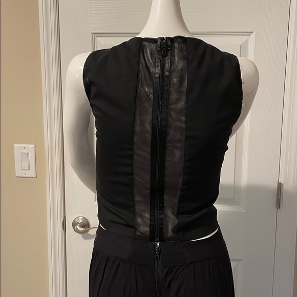 Alice + Olivia Lightweight Wool Deep V-Neck Zip Up Back Crop Top size 6 EC - Picture 8 of 11